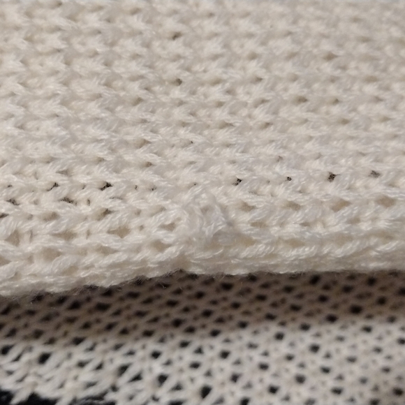 Do Everything in Love Anthropologie black and white poncho shawl with tassels - Picture 4 of 4